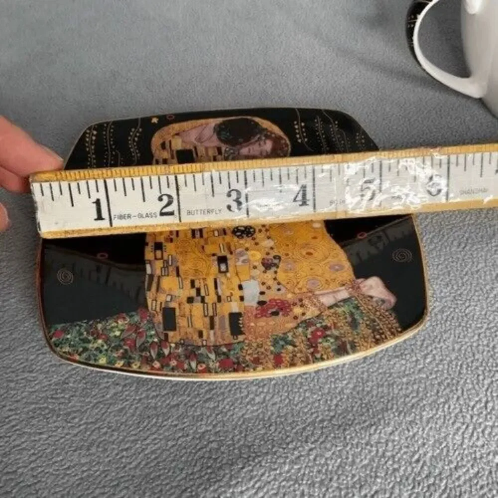 NWOB Smile Austria Gustav Klimt The Kiss Tea Cup &Saucer Black/Gold Art Souvenir